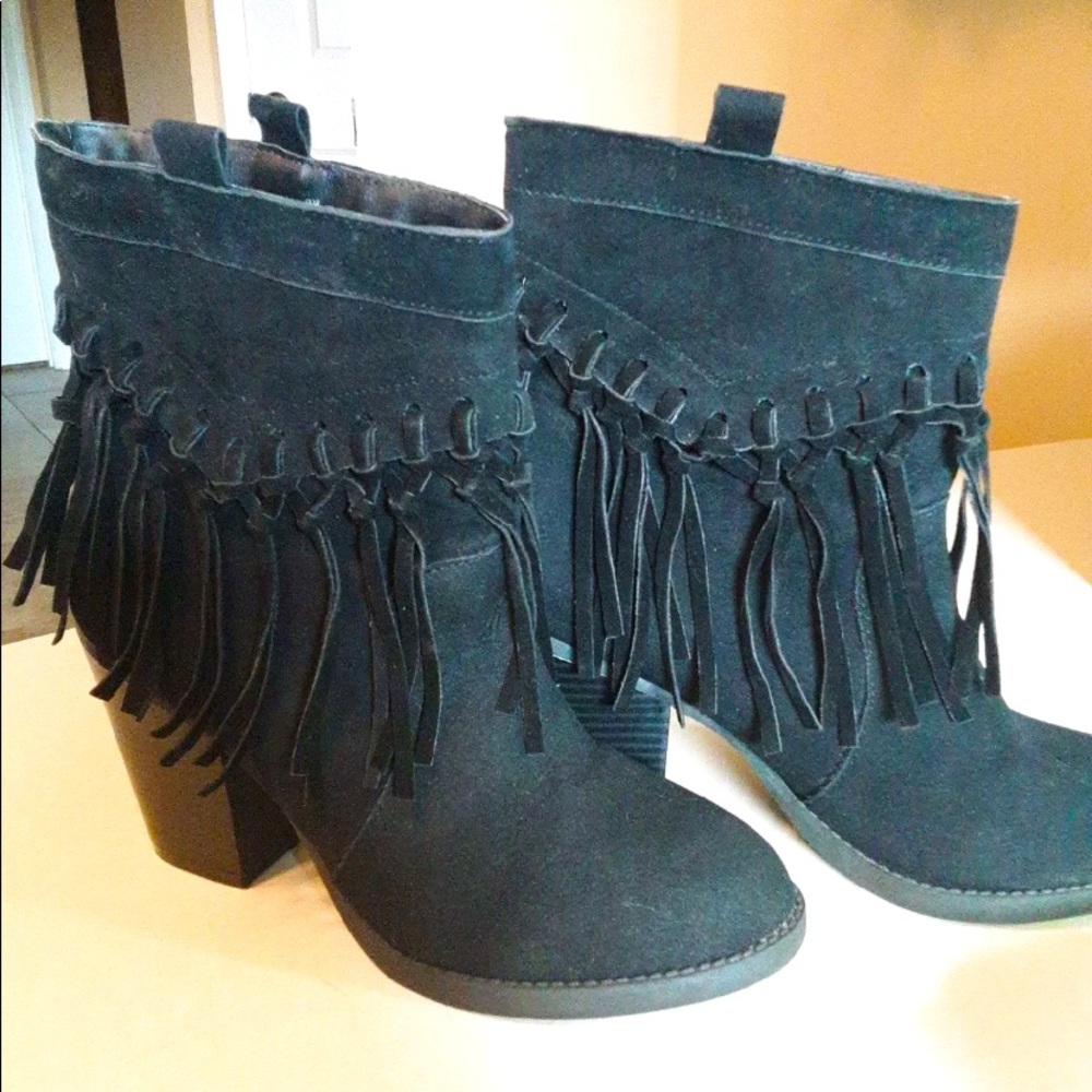 Black faux suede fringe boots